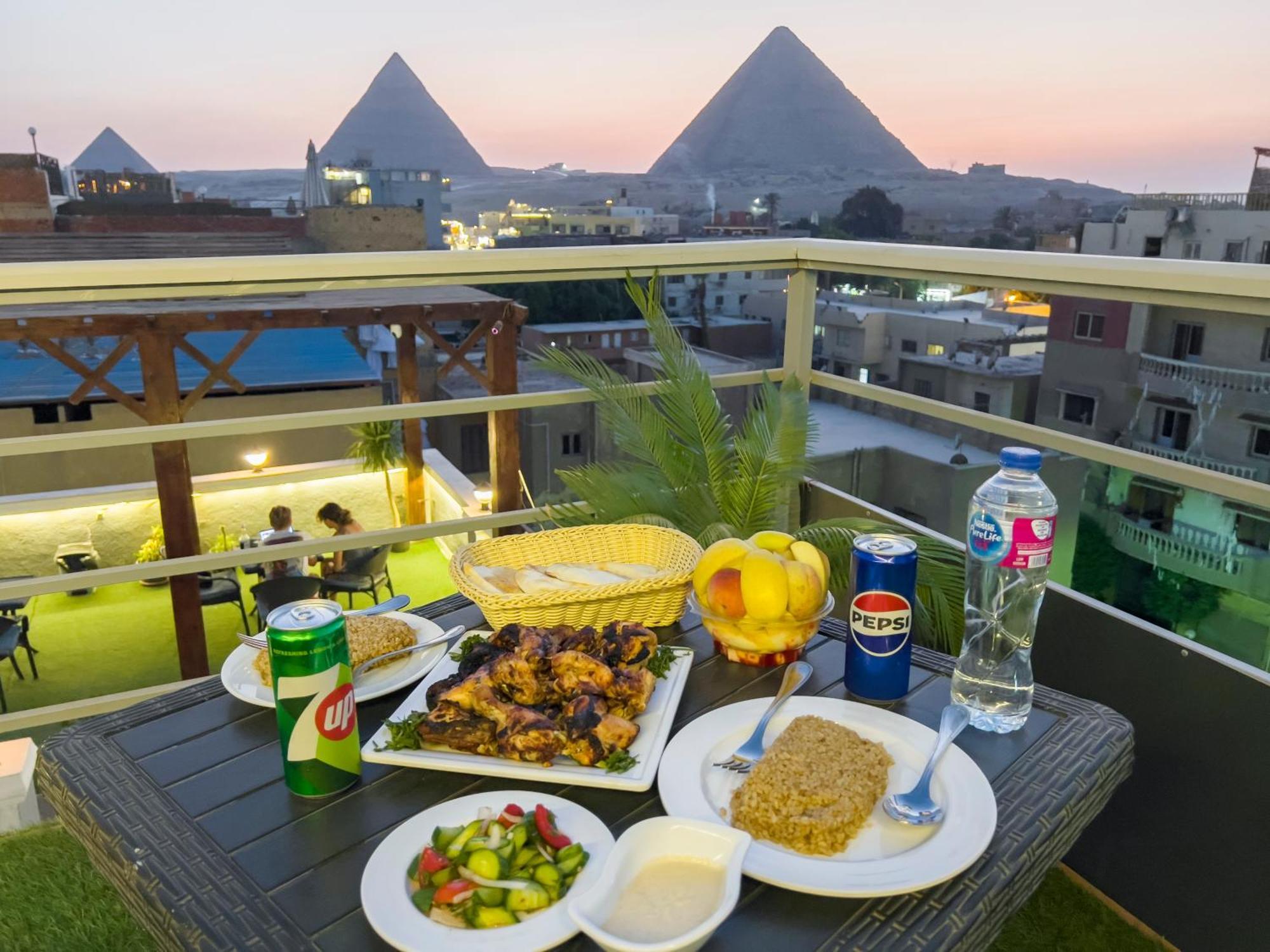 The Pyramids Gate Inn Kafret el-Gabal Extérieur photo